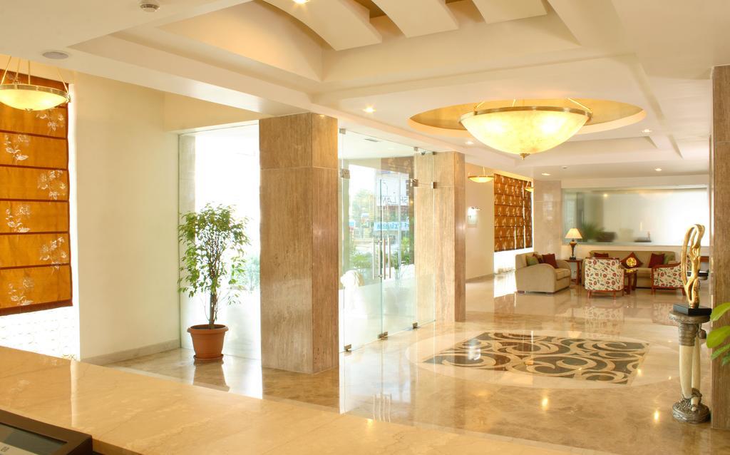Hampshire Plaza Hotel Hyderabad Exterior photo