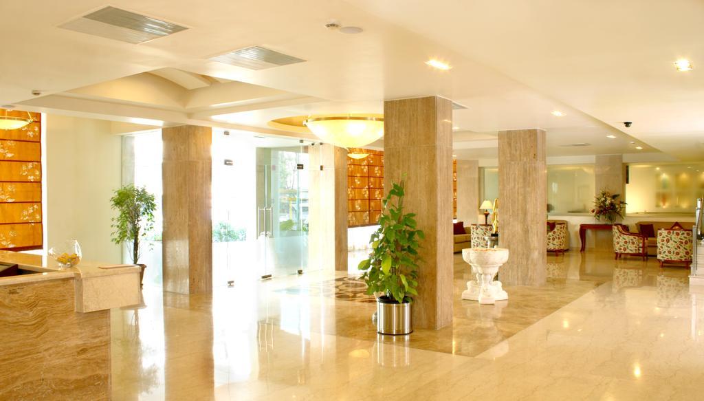 Hampshire Plaza Hotel Hyderabad Exterior photo
