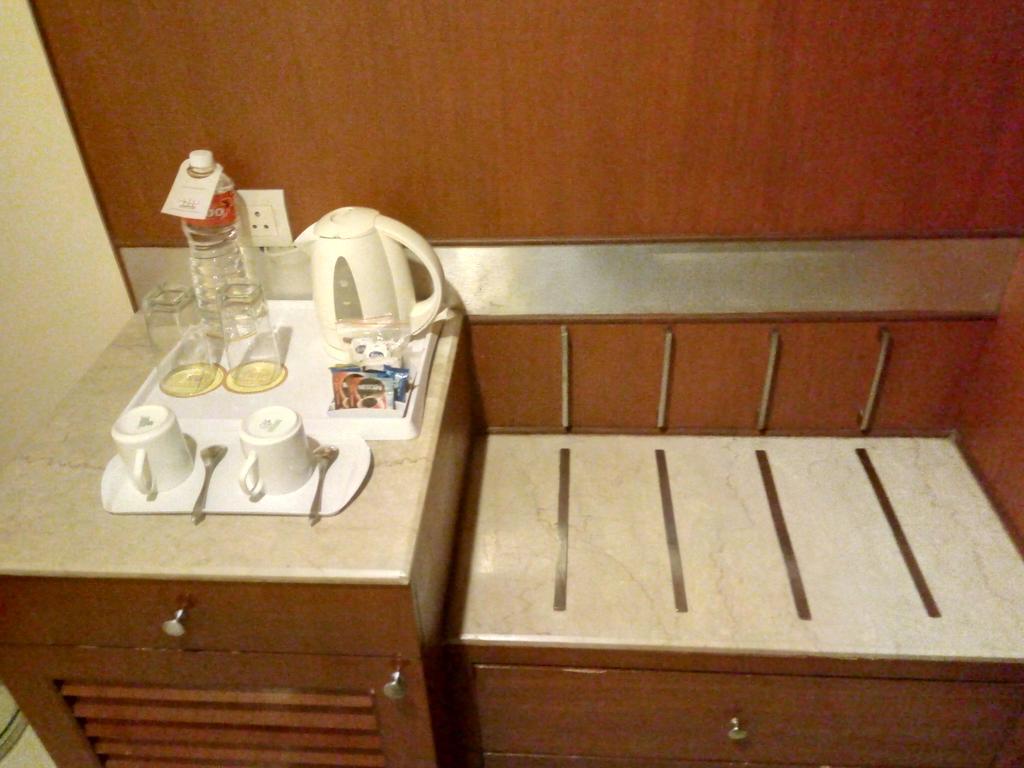 Hampshire Plaza Hotel Hyderabad Exterior photo