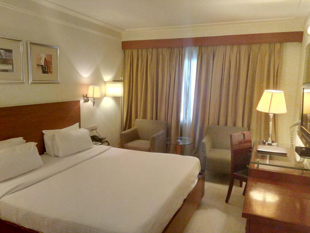 Hampshire Plaza Hotel Hyderabad Exterior photo