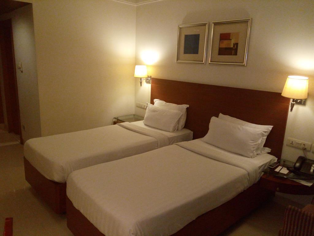 Hampshire Plaza Hotel Hyderabad Exterior photo