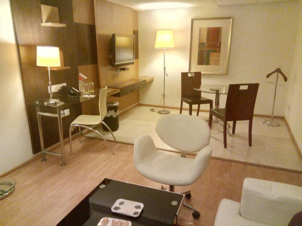 Hampshire Plaza Hotel Hyderabad Exterior photo