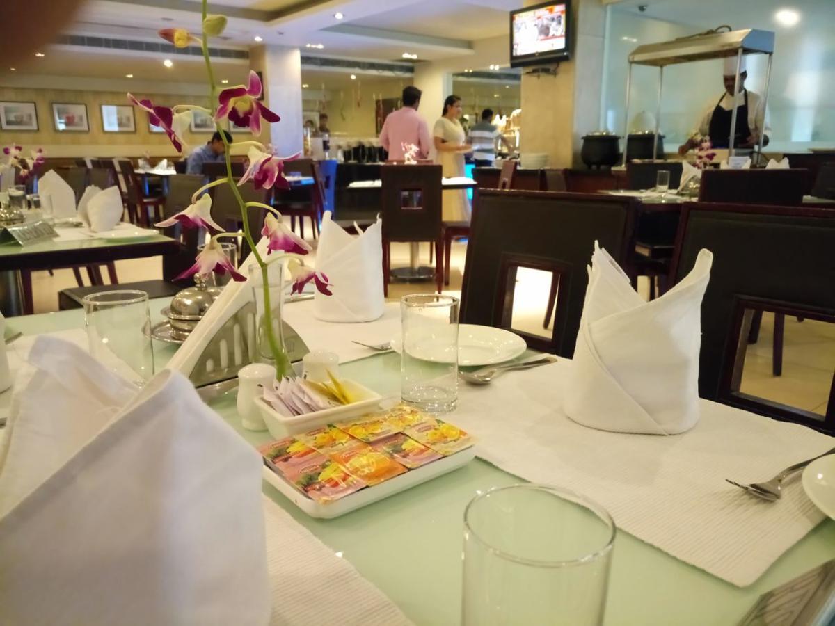 Hampshire Plaza Hotel Hyderabad Exterior photo