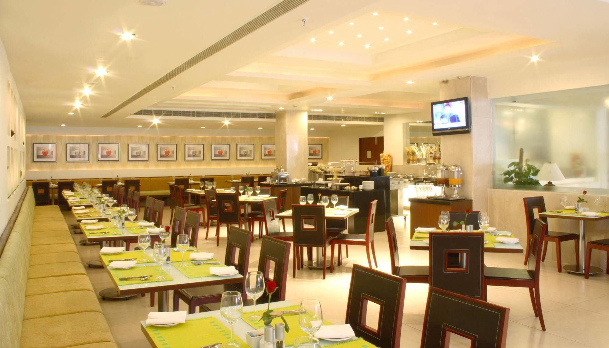 Hampshire Plaza Hotel Hyderabad Exterior photo
