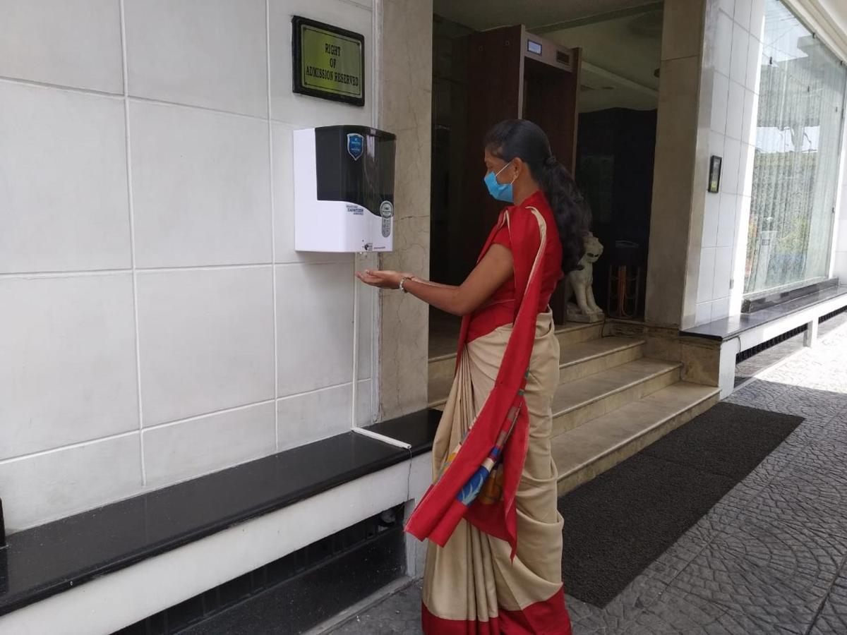 Hampshire Plaza Hotel Hyderabad Exterior photo